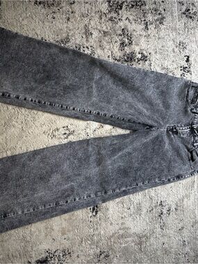 Women’s Straight Leg Jeans in Washed Black